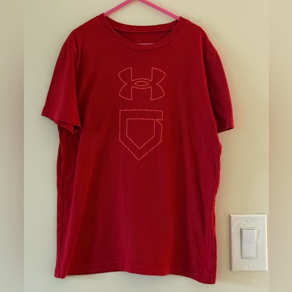 {Under Armour}-Size: M-Red Kids Tshirt
